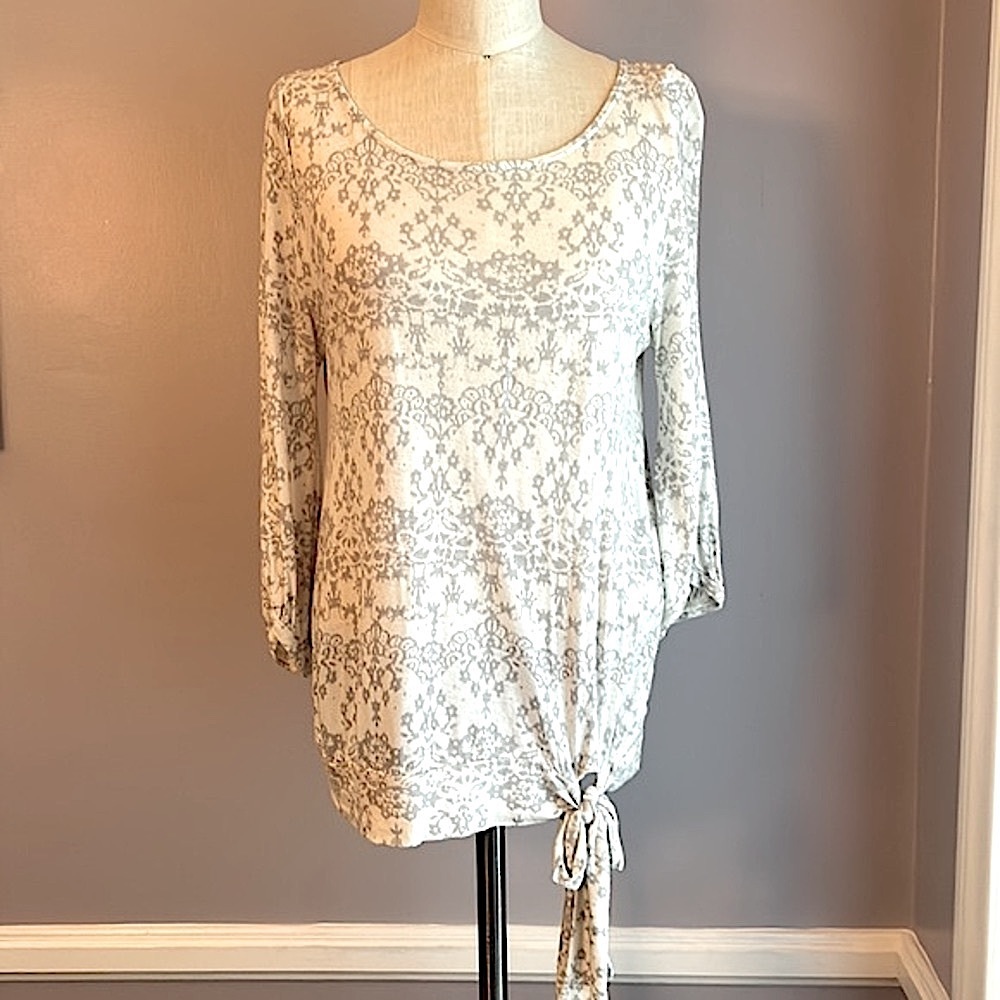 Gap damask pattern 3/4 sleeve lightweight top side tie at banded bottom size S